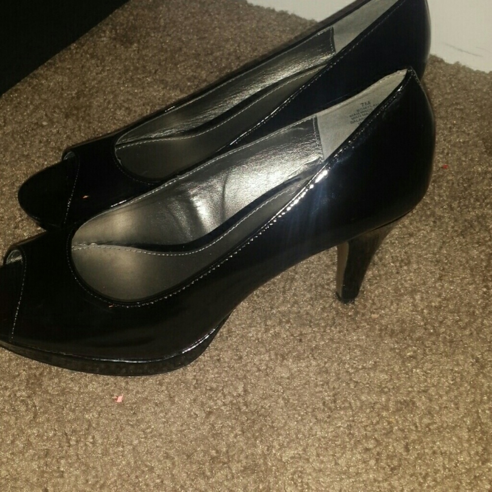 Heels - Picture 2 of 4